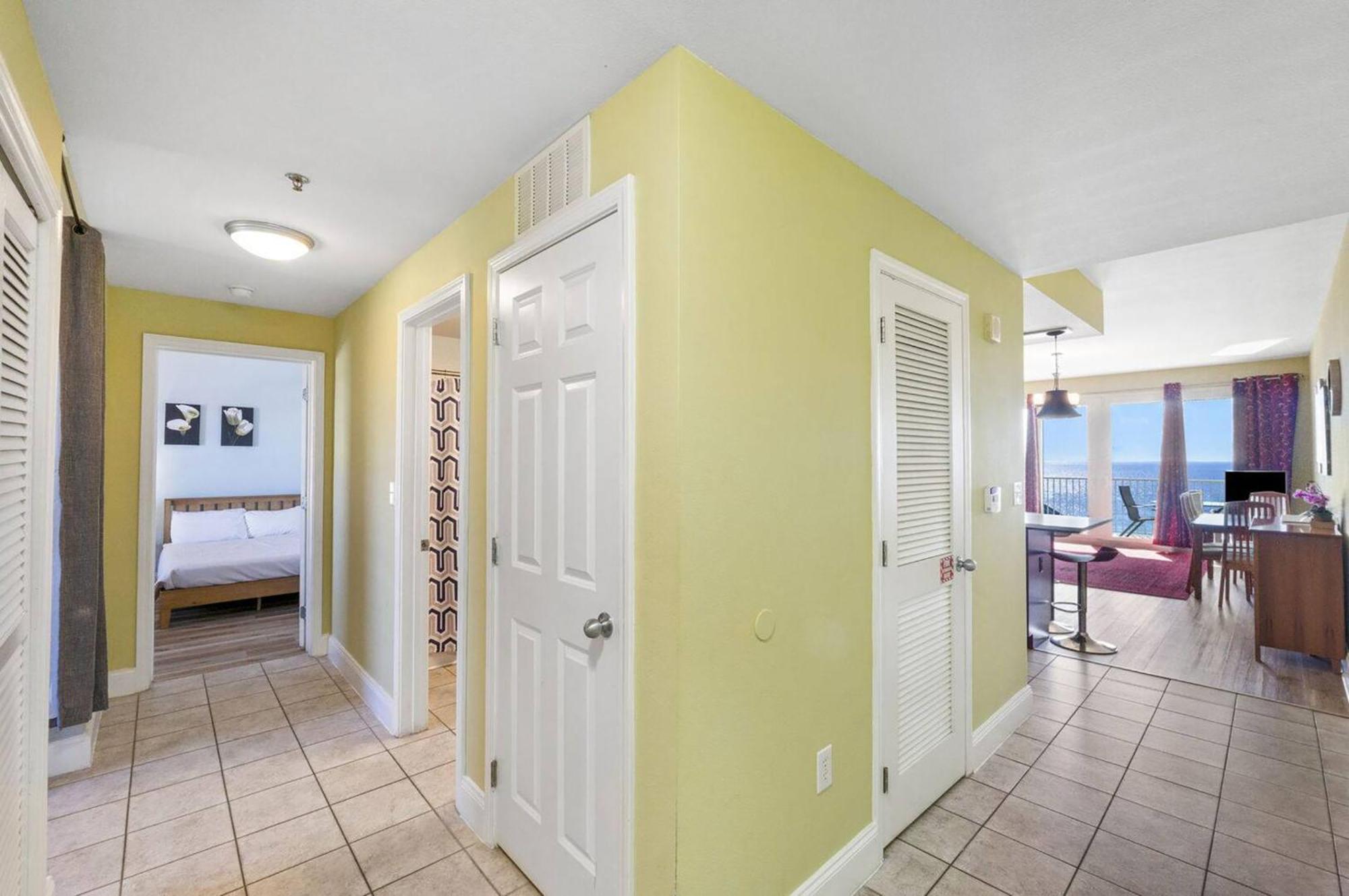 Laketown Wharf 1527 Apartment *