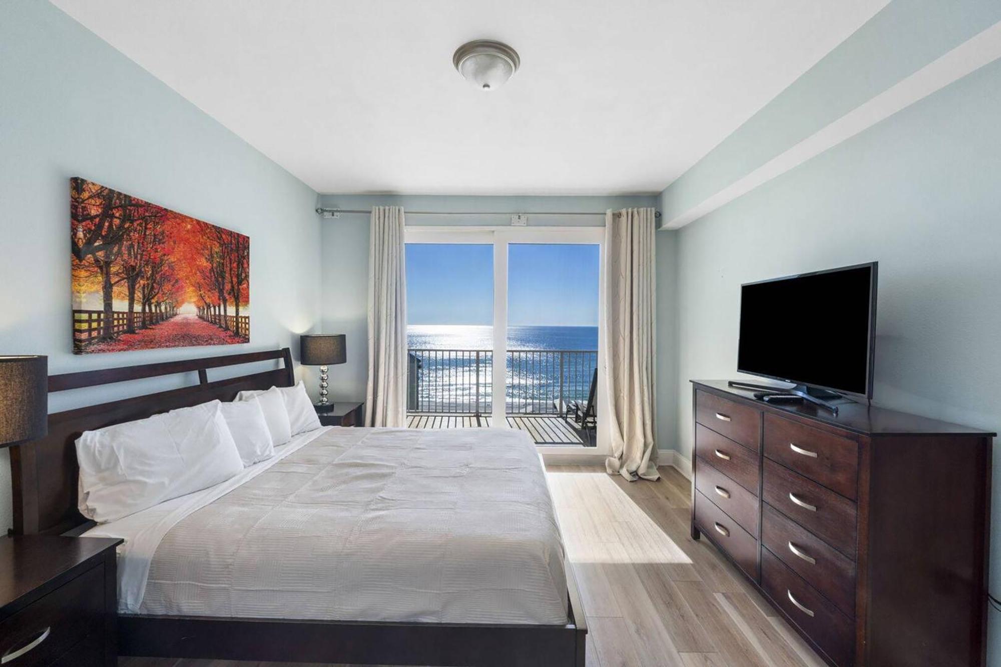 Laketown Wharf 1527 Apartment