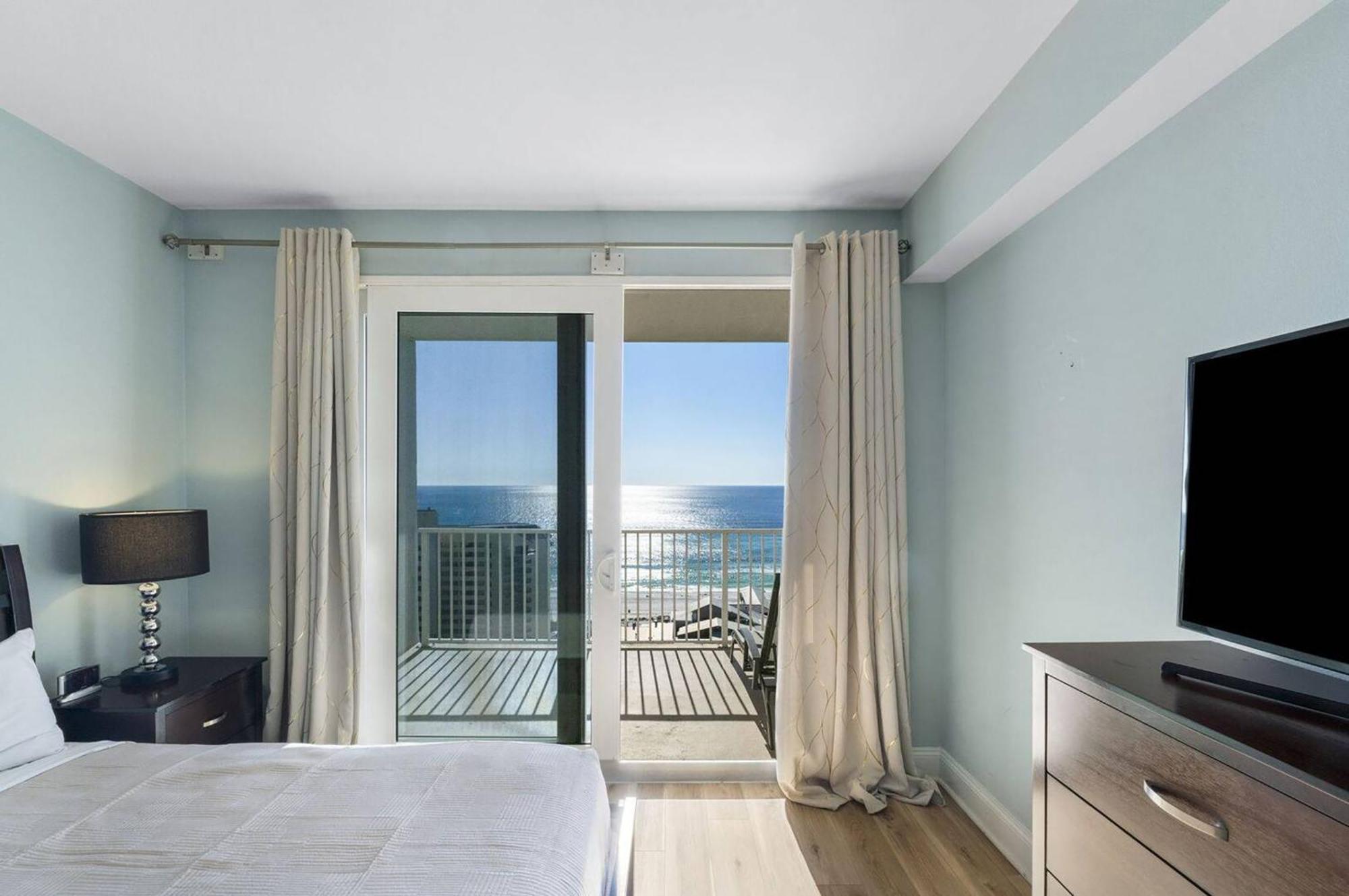 Laketown Wharf 1527 Apartment *