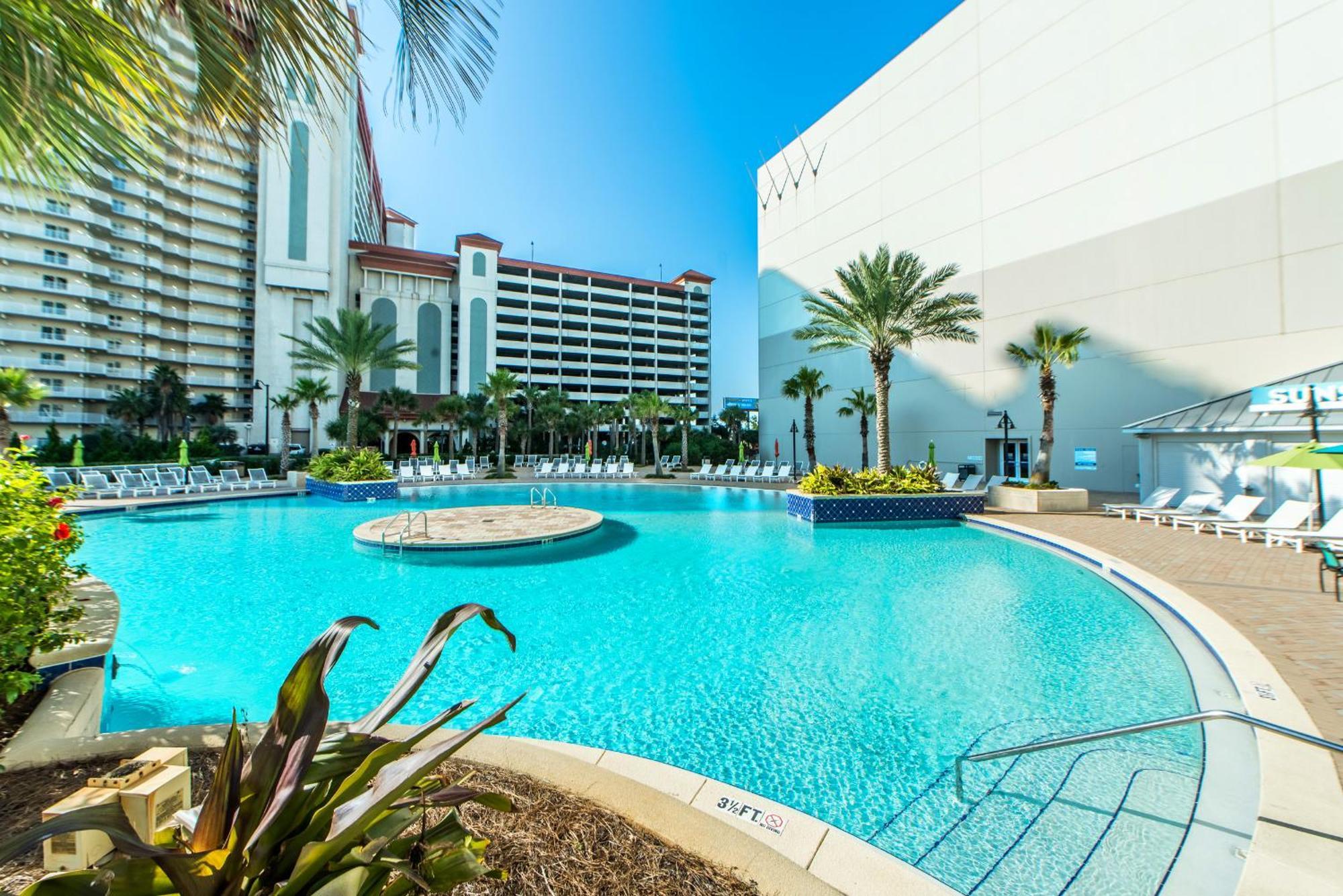 Apartment Laketown Wharf 1527