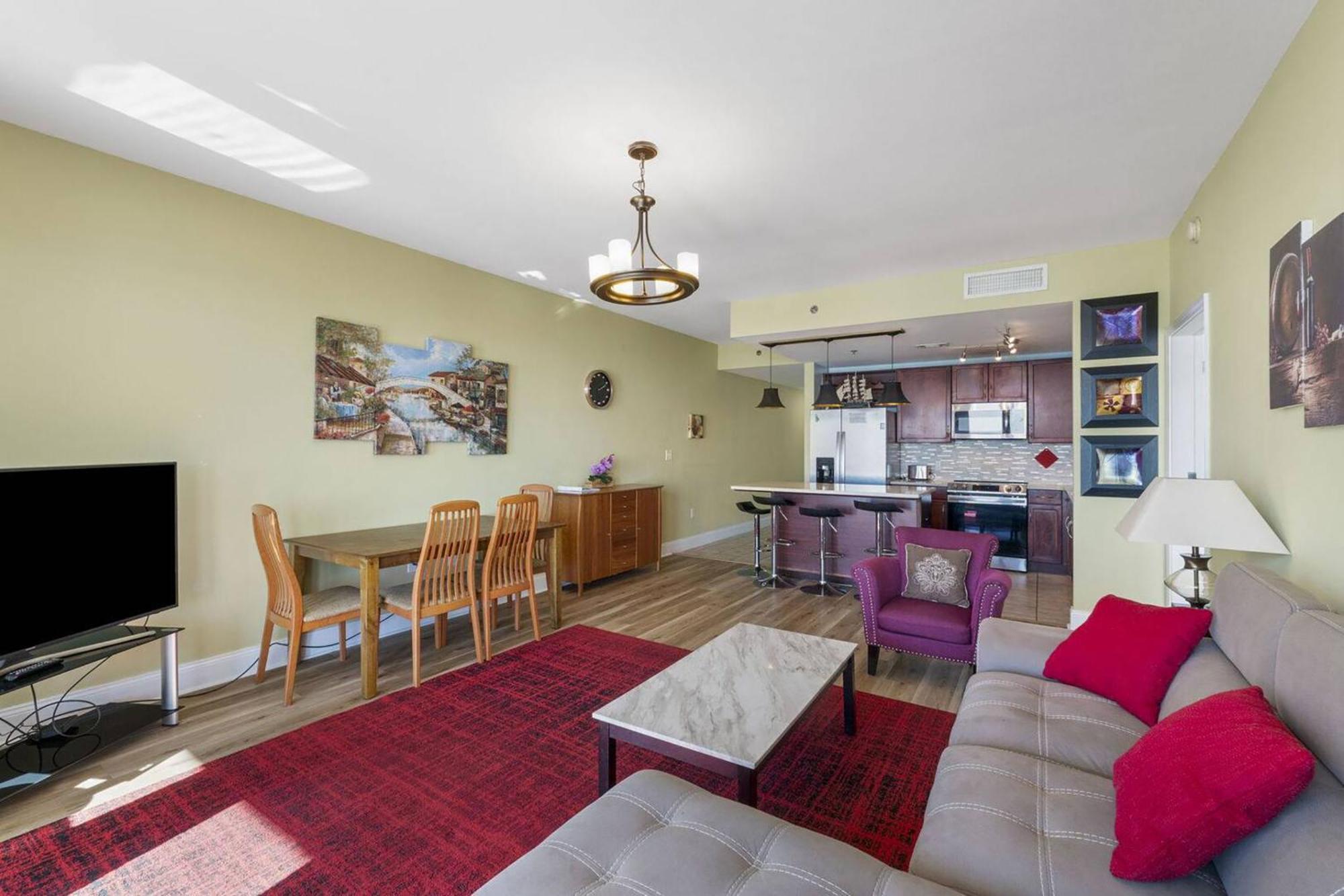 Laketown Wharf 1527 Apartment *
