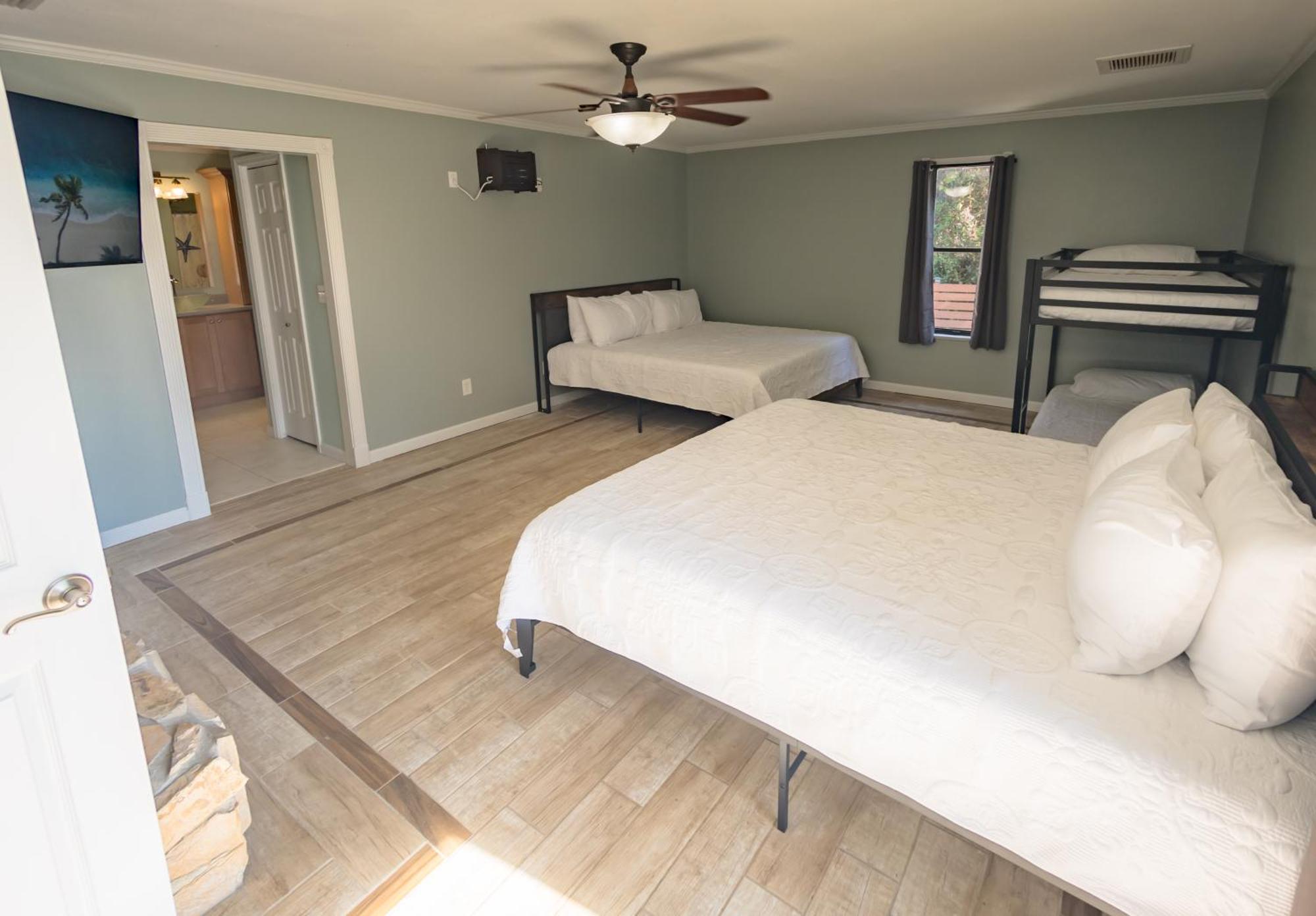 Panhandle Paradise, Heated Pool, Hot Tub, Mini & Disc Golf, Game Holiday home *