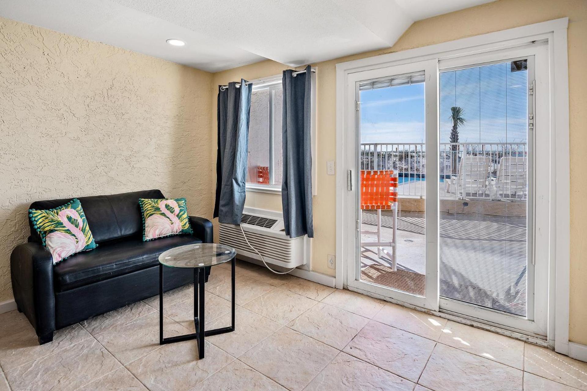Pet Friendly Ground Level Steps To The Sand! Pool Hot Tub Wifi Apartment Panama City Beach