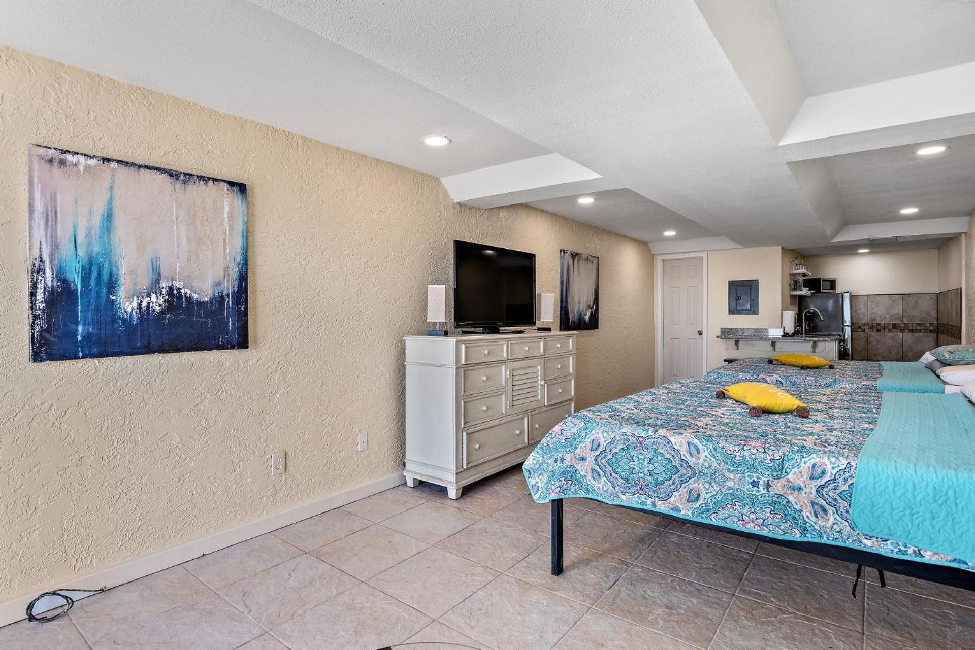 Pet Friendly Ground Level Steps To The Sand! Pool Hot Tub Wifi