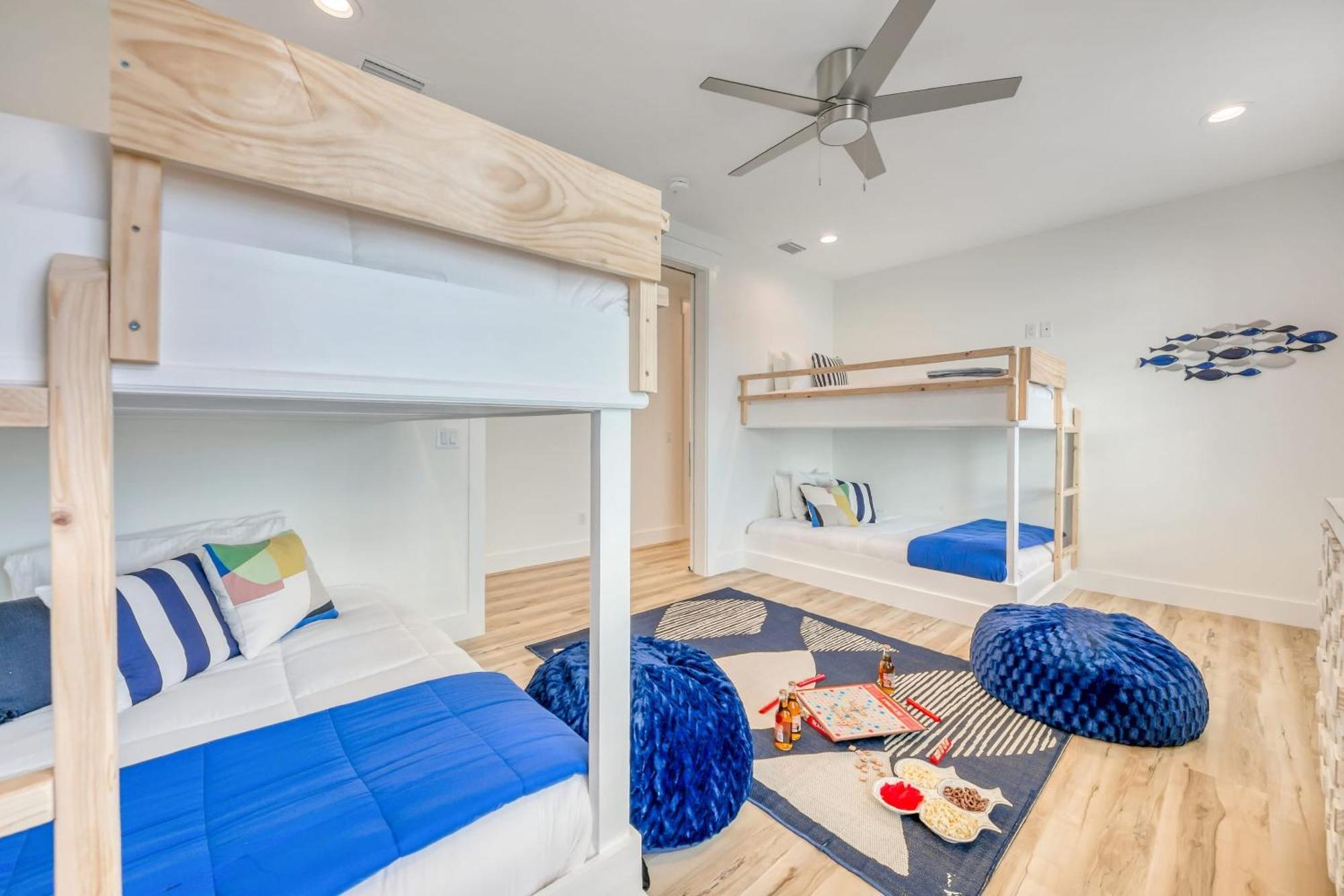 Holiday home Joyful Sound By Avantstay Walk To The