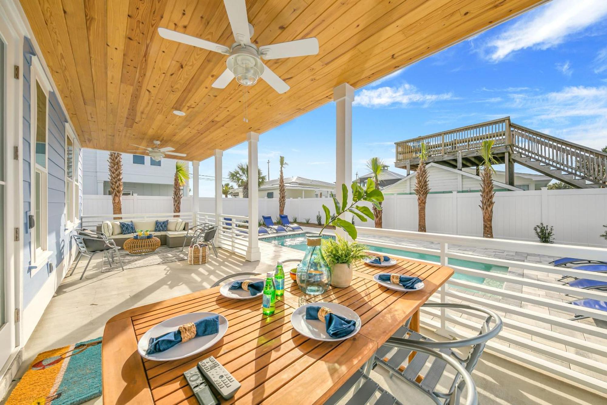 Holiday home Joyful Sound By Avantstay Walk To The