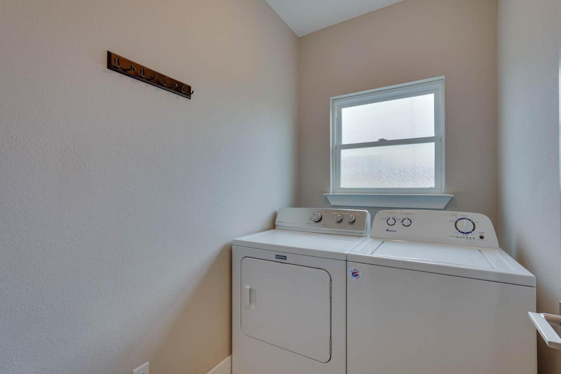 Beachside Sunrise Beautiful 4 Bedroom 2 Bath Spacious And Serene *
