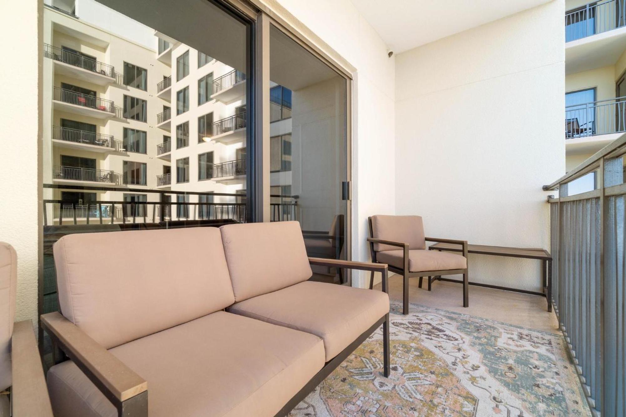 Apartment 1006 Ori *