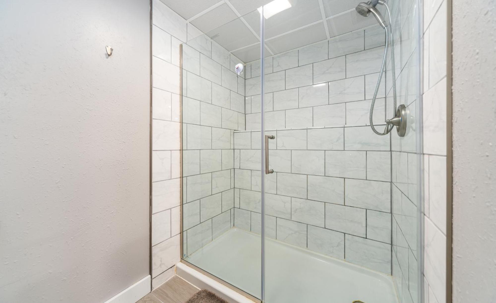 Edgewater Leeward #201 Apartment *