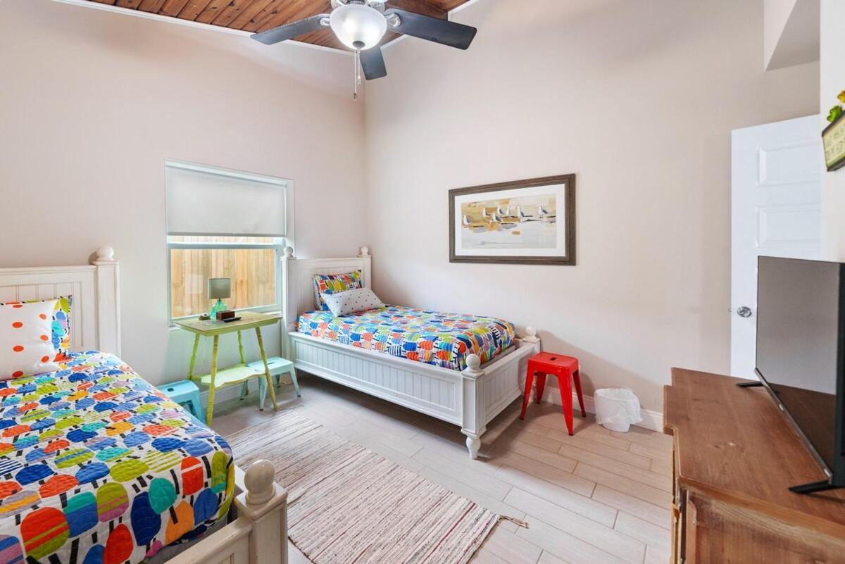 Holiday home Baby Brand New Pool Golf Cart Included 3br