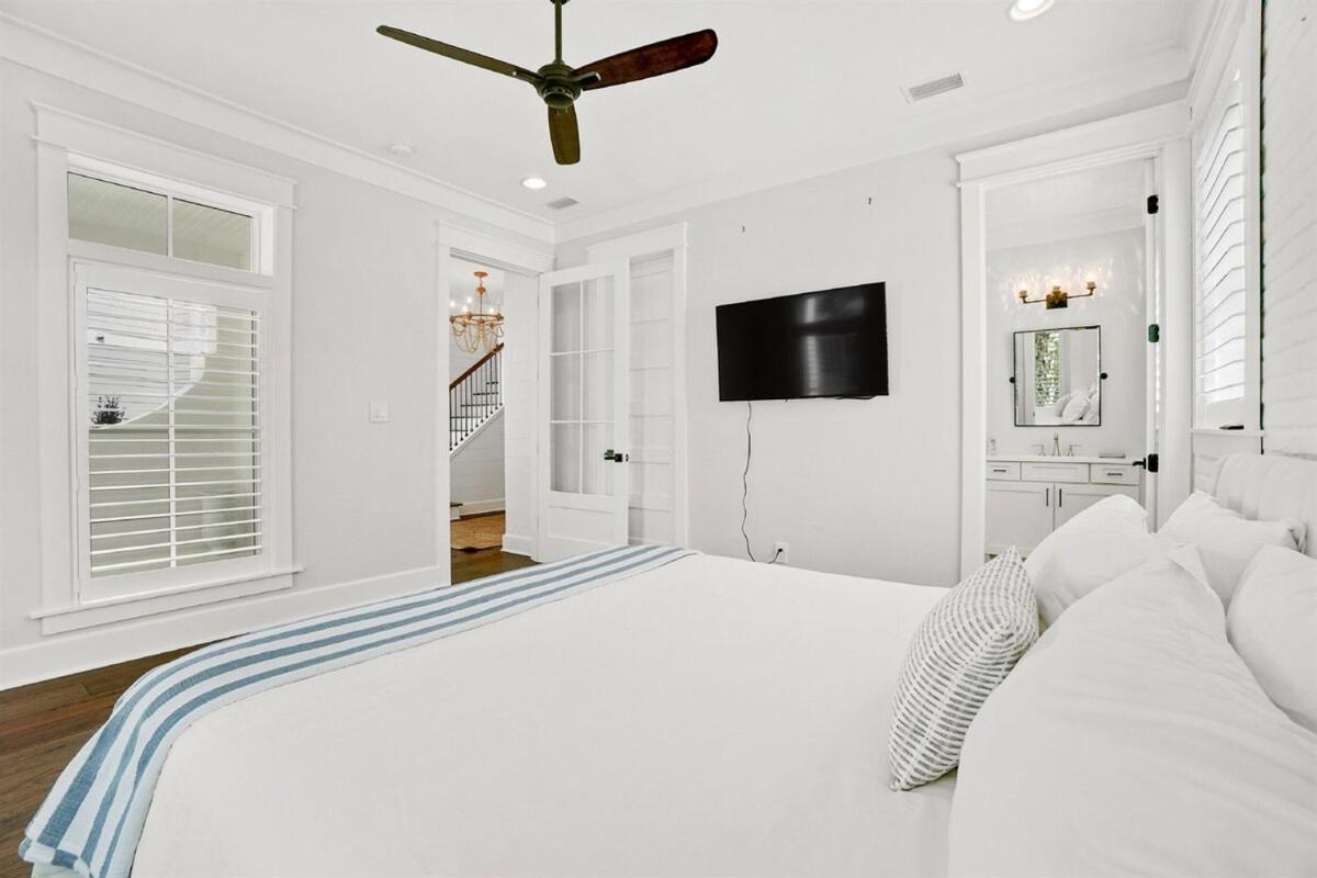 213 Sandyshore Shore To Please 6 Bedroom 6ba Steps From The Holiday home *