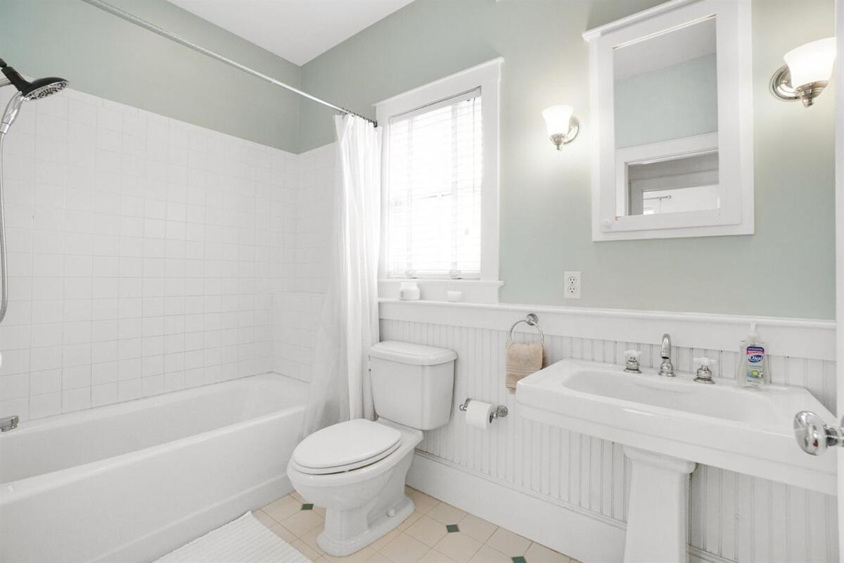213 Sandyshore Shore To Please 6 Bedroom 6ba Steps From The Holiday home *