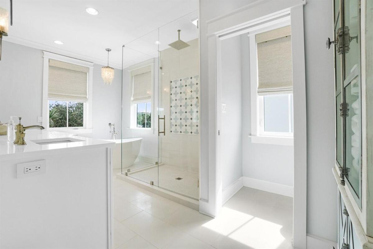 213 Sandyshore Shore To Please 6 Bedroom 6ba Steps From The