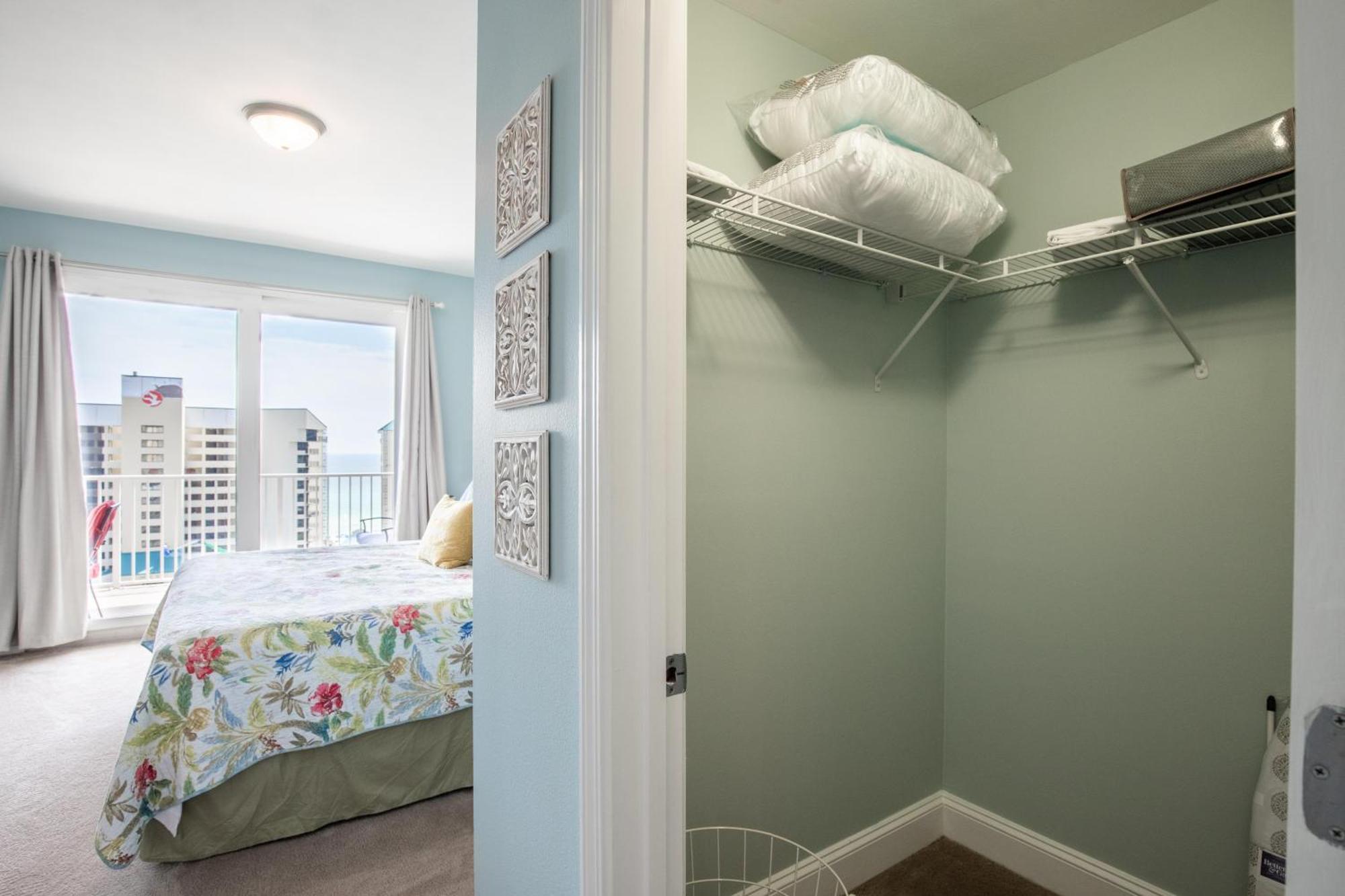 Laketown Wharf - 810 Apartment *