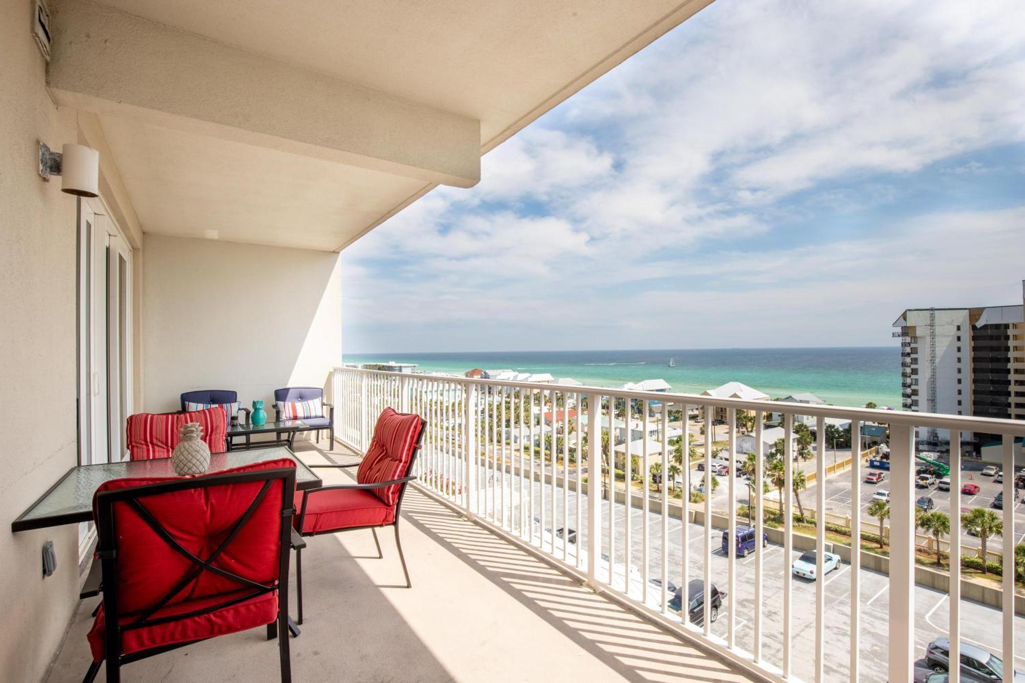 Laketown Wharf - 810