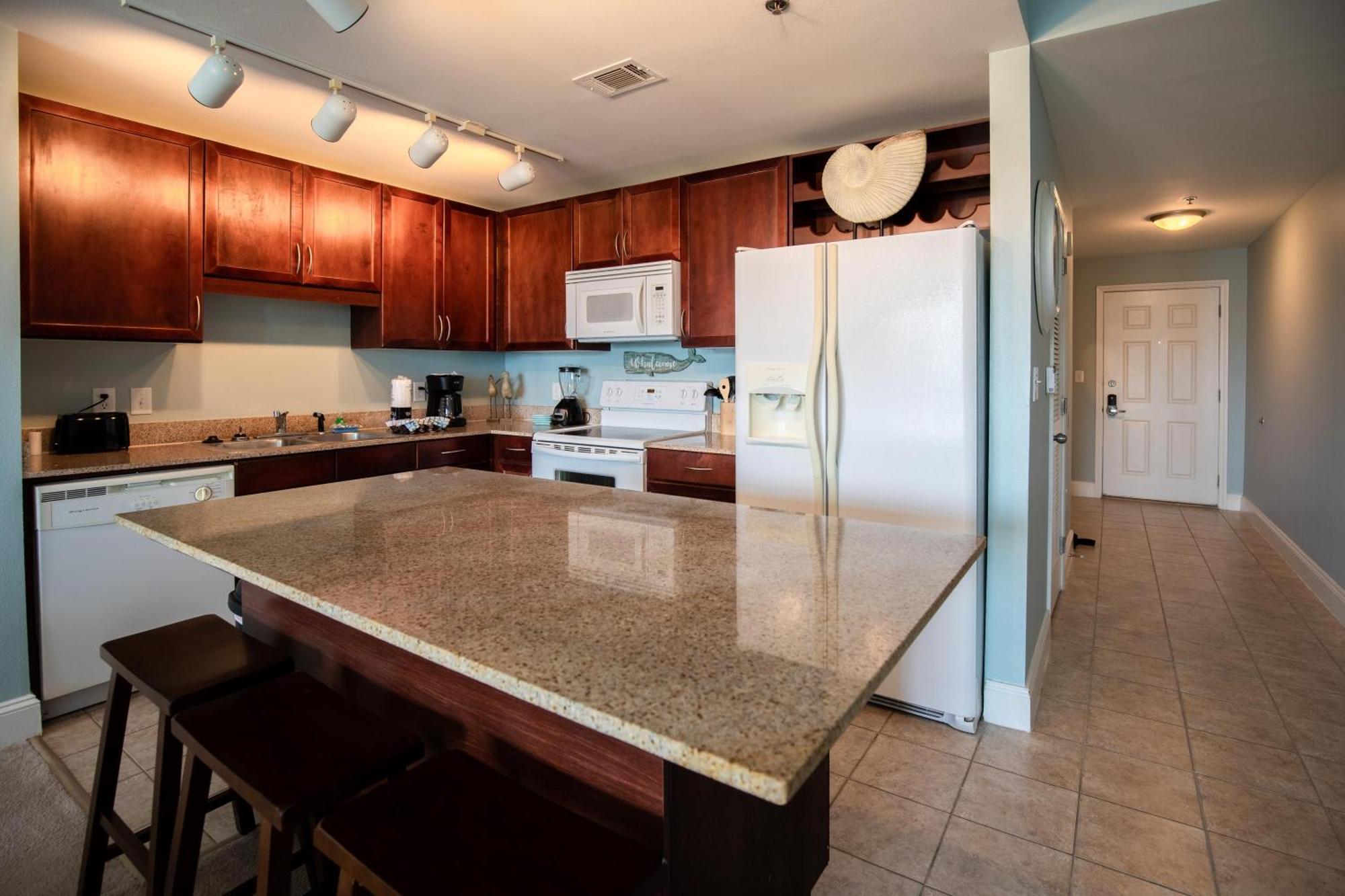 Laketown Wharf - 810 Apartment *