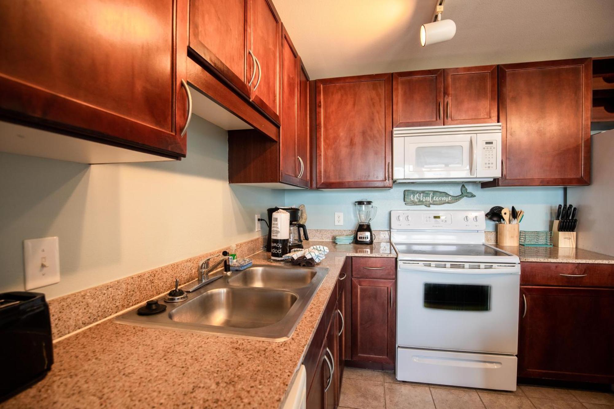 Laketown Wharf - 810 *