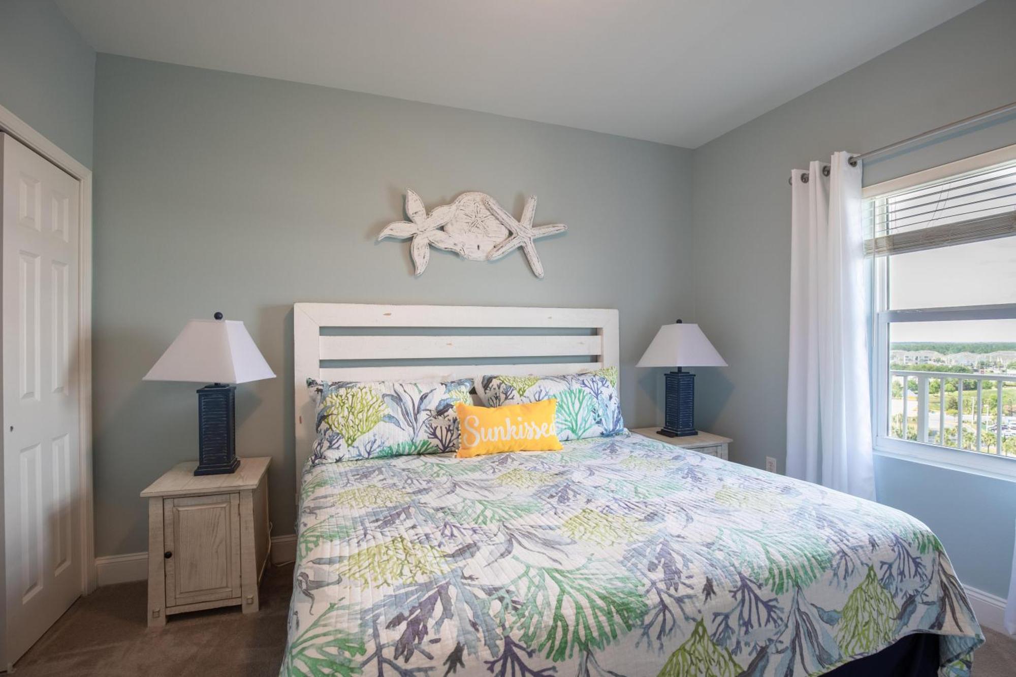Laketown Wharf - 810 *