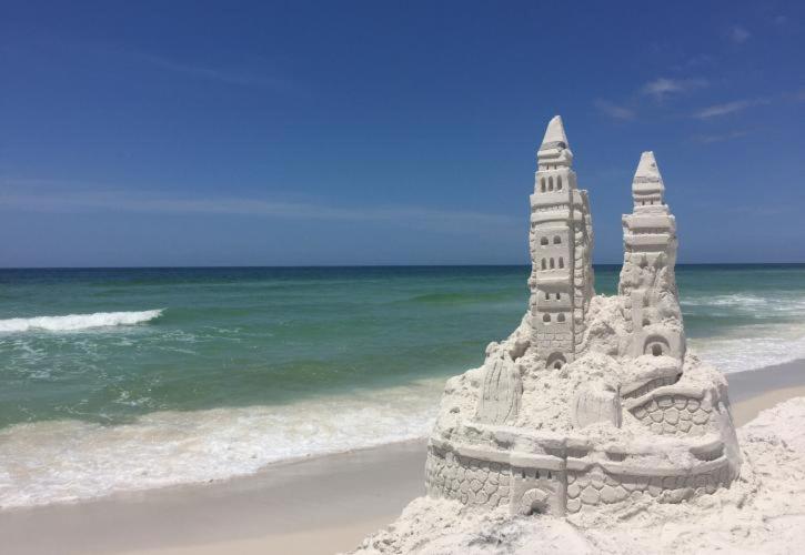 Beachside Sunrise Beautiful 4 Bedroom 2 Bath Spacious And Serene *