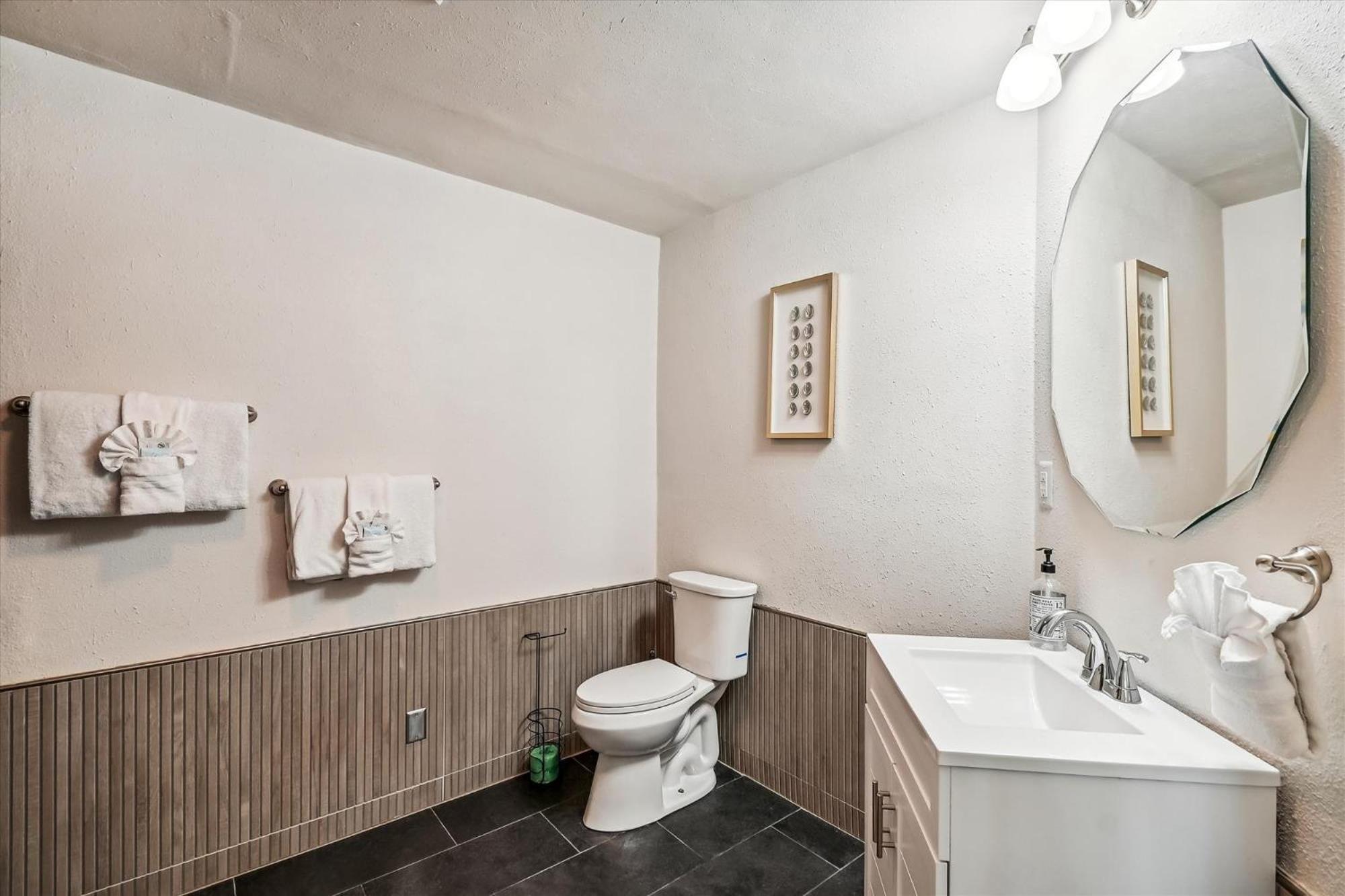 2340 Grand Oaks Ln *