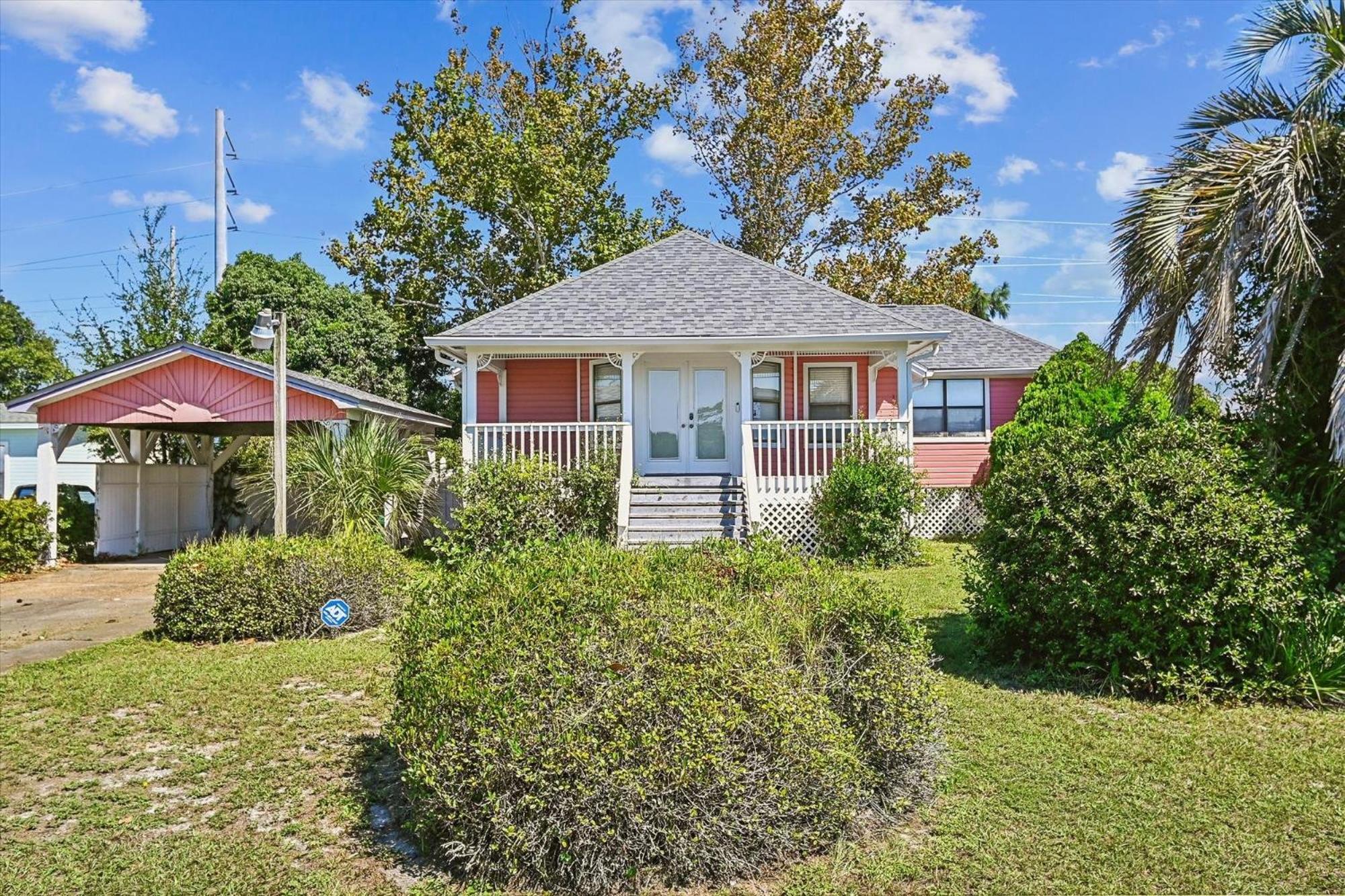2340 Grand Oaks Ln