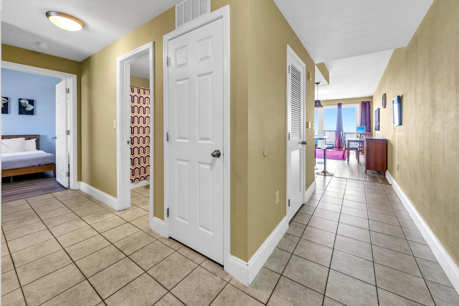 Apartment Laketown Wharf 1527 *