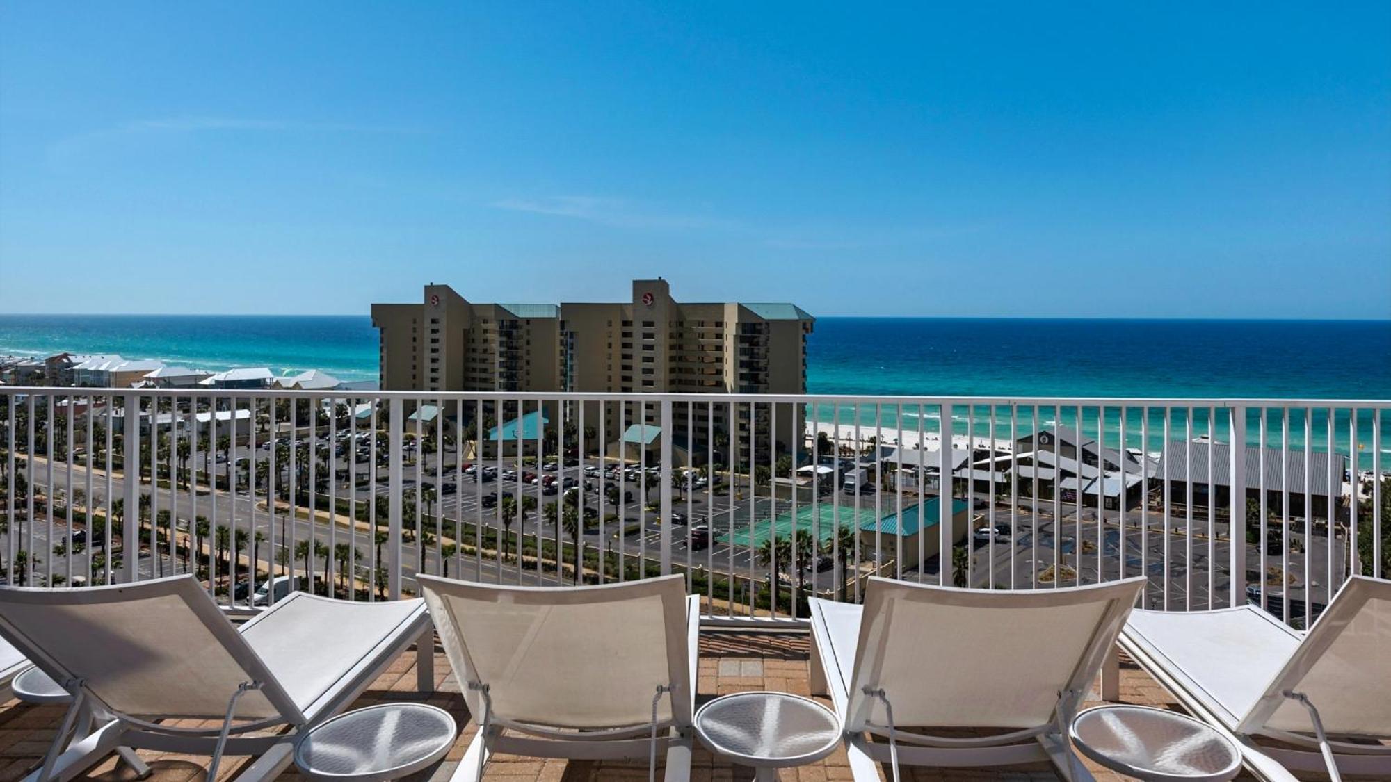 Laketown 1730 Gorgeous 2 Bd Bunks, Gulf Views, Amenities * Panama City Beach