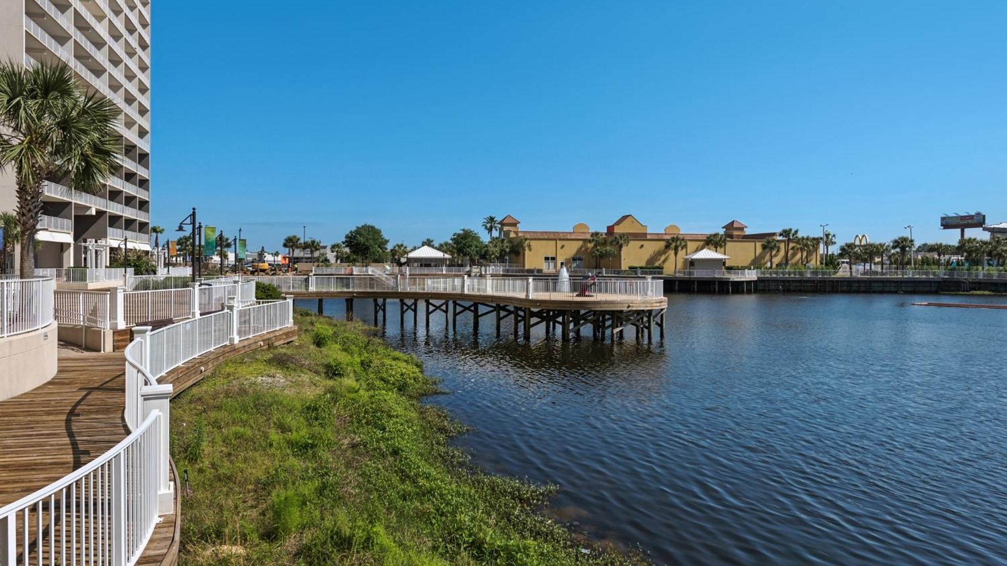 Laketown 1730 Gorgeous 2 Bd Bunks, Gulf Views, Amenities Panama City Beach