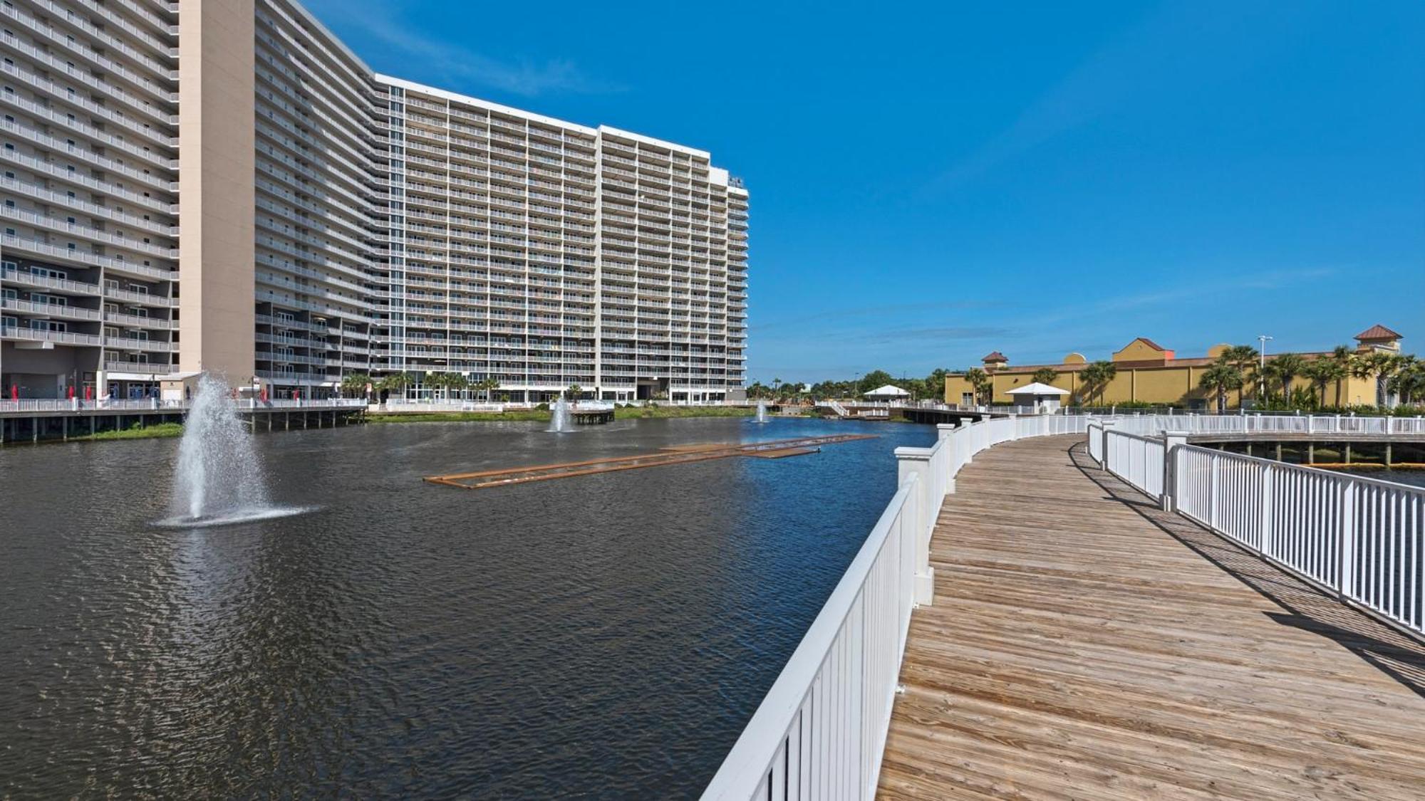 Laketown 1730 Gorgeous 2 Bd Bunks, Gulf Views, Amenities * Panama City Beach
