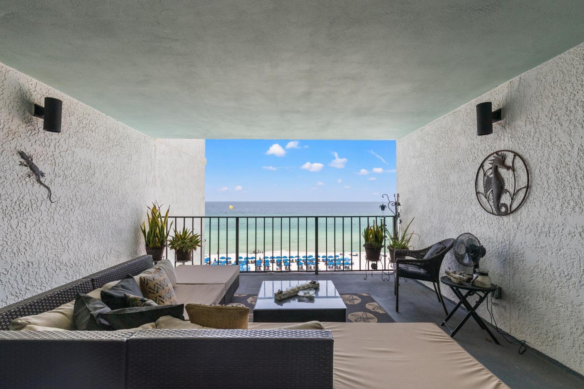 Stunning 2/2 Designer W Coastal Appeal Right On The Gulf! Holiday home *