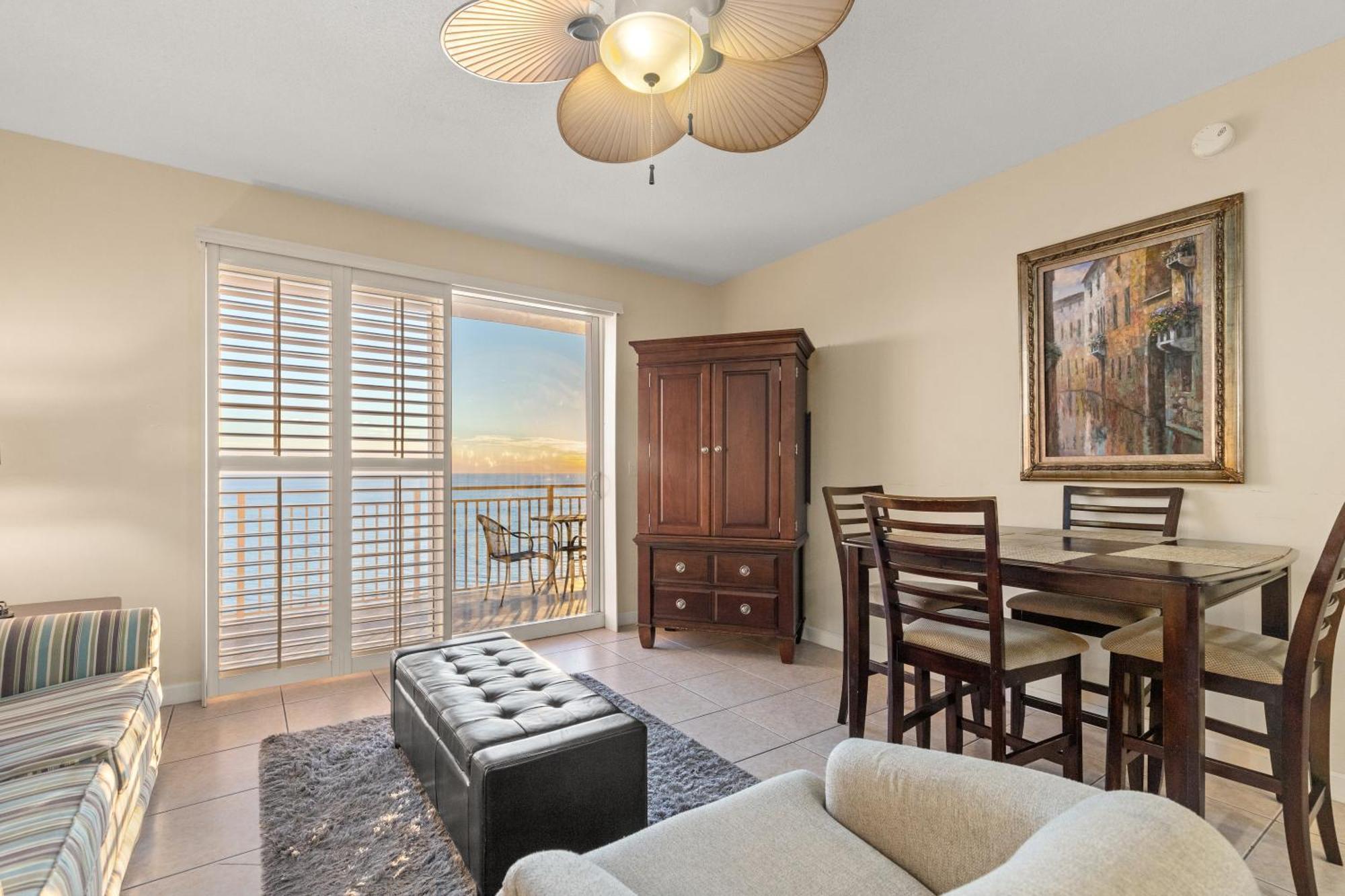 Beachfront Bliss Awaits: 2-bed, 2-bath At Sterling Reef - Sleeps 6! Holiday home