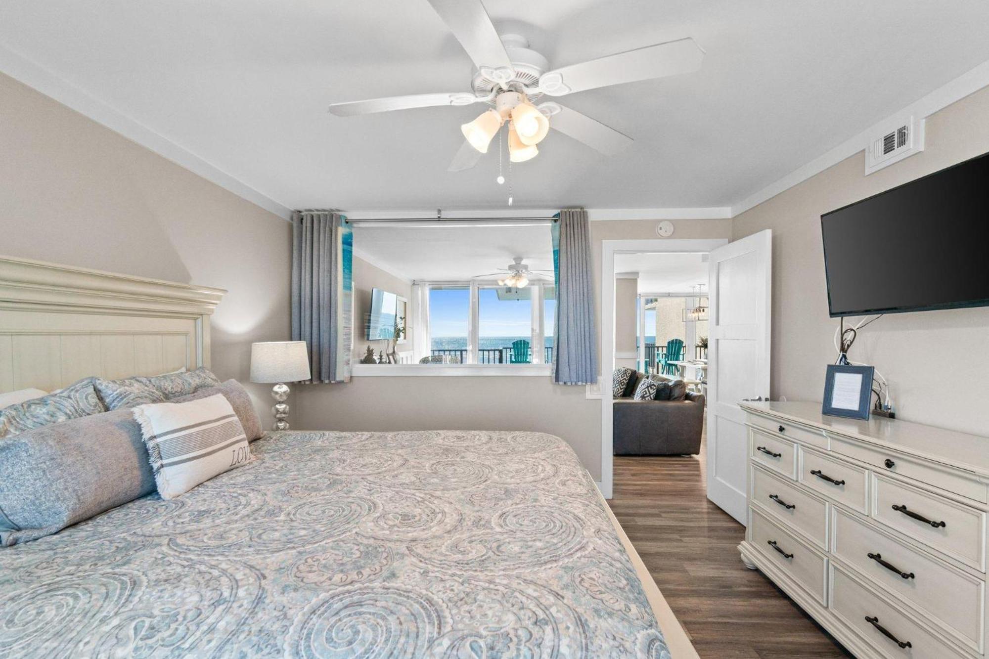Pelican Walk 501