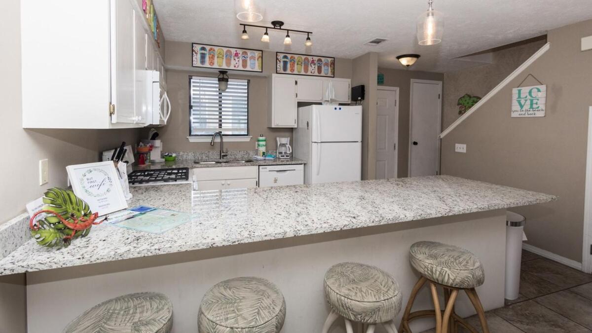2 Bd 2 And Half Ba Two Story Haven Pet Friendly With Golf Cart Holiday home