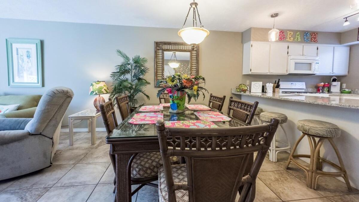 2 Bd 2 And Half Ba Two Story Haven Pet Friendly With Golf Cart Holiday home
