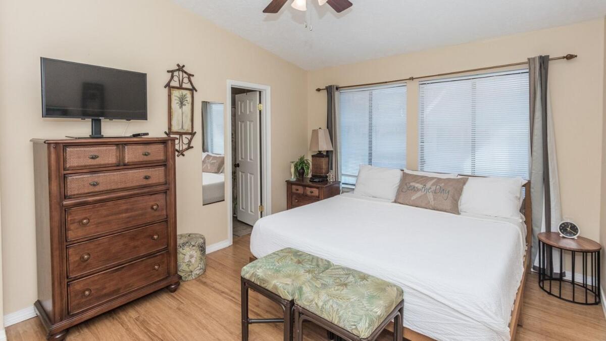 2 Bd 2 And Half Ba Two Story Haven Pet Friendly With Golf Cart Holiday home