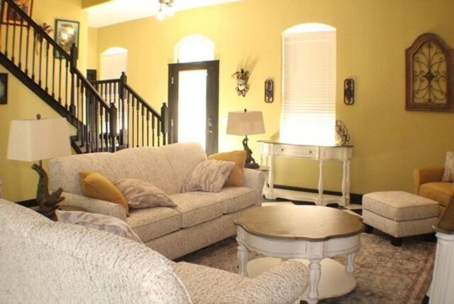Vibrant Neworleans Style Retreat