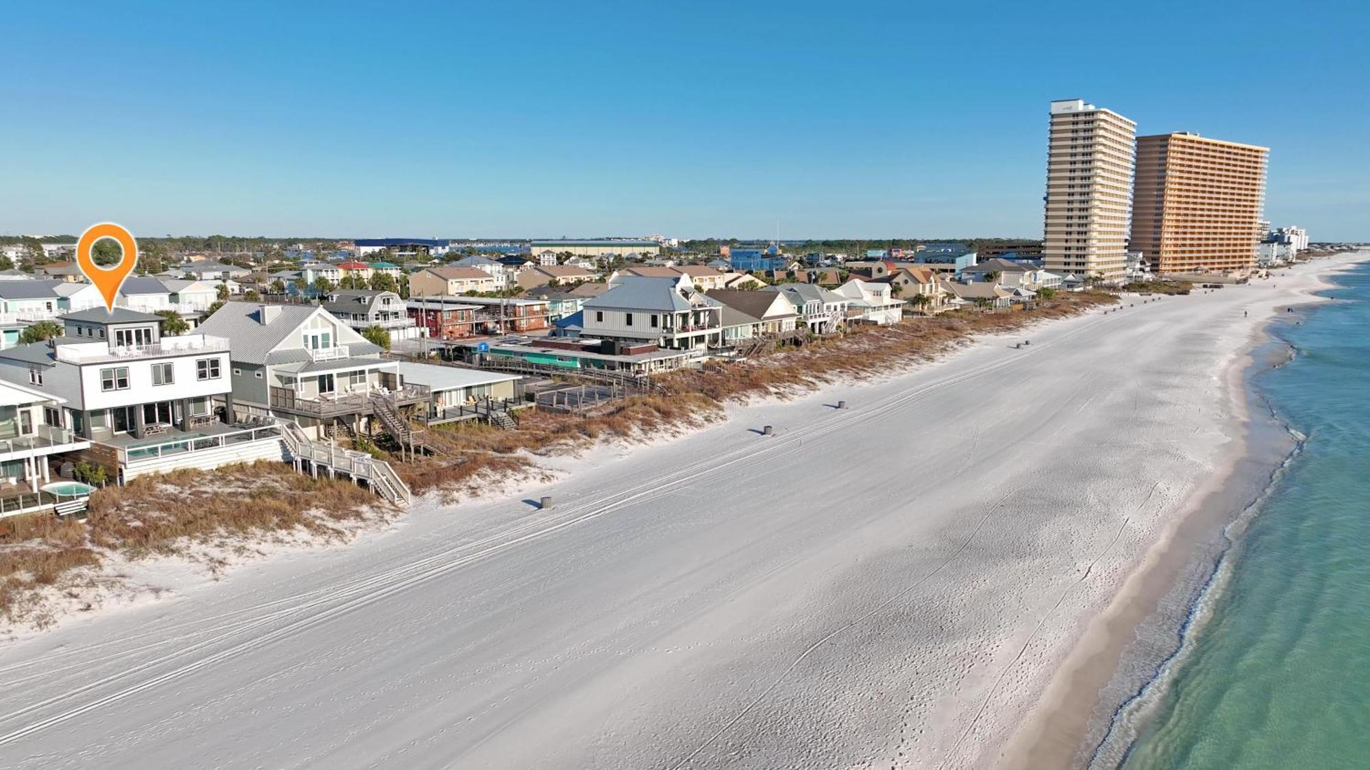 Making Waves - Huge Heated Beachfront Pool Hot Tub! In Pcb! Holiday home *