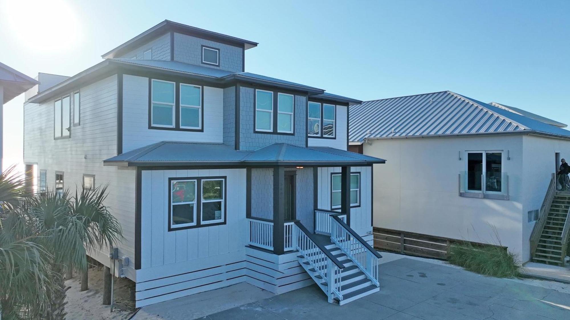 Holiday home Making Waves - Huge Heated Beachfront Pool Hot Tub! In Pcb! *
