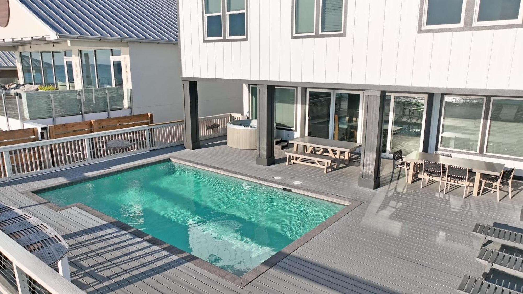 Making Waves - Huge Heated Beachfront Pool Hot Tub! In Pcb! Holiday home *