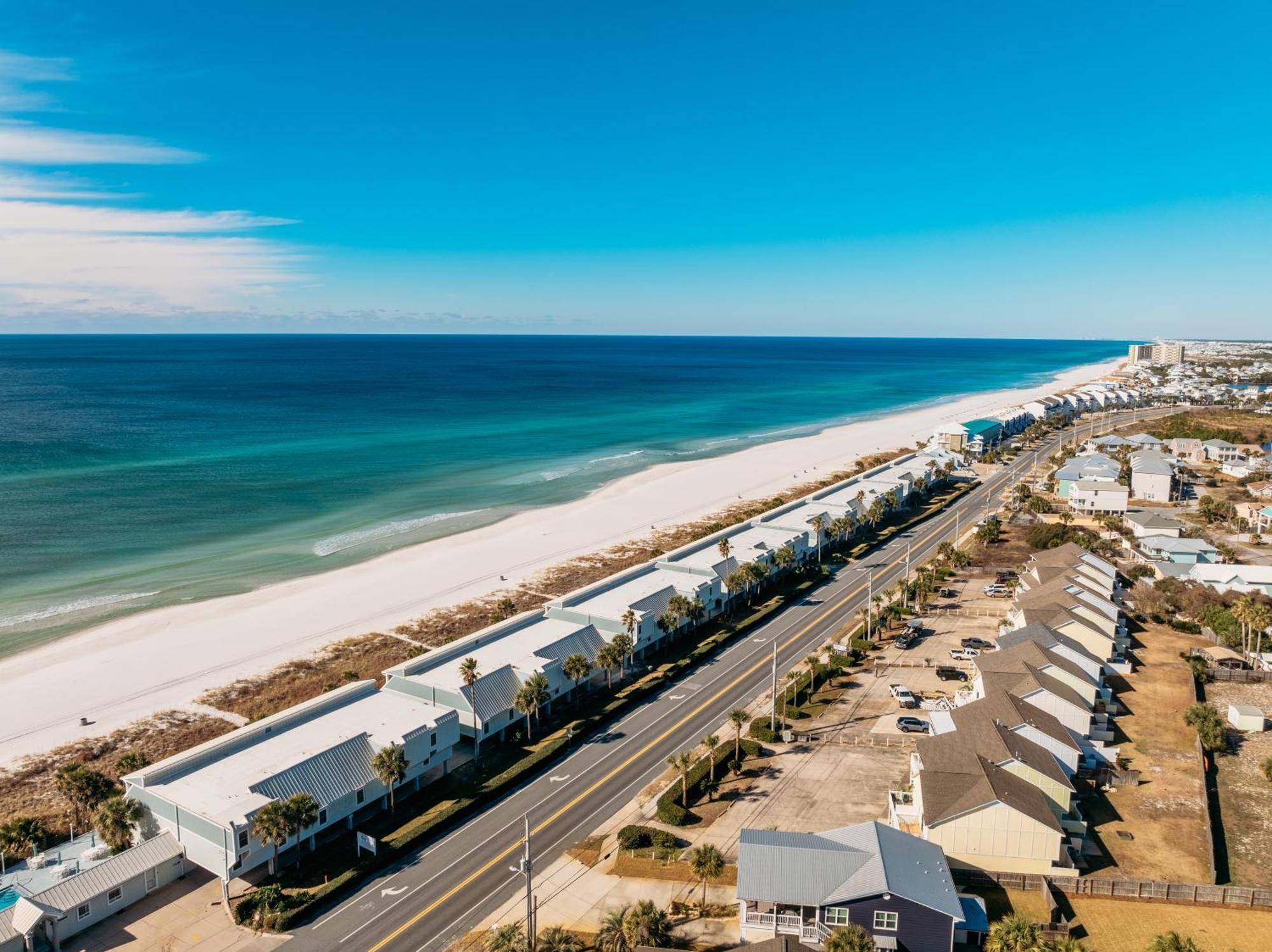 Put Some Vitamin Sea In Your Vacation! Gulf Front Town - Quiet West End Holiday home