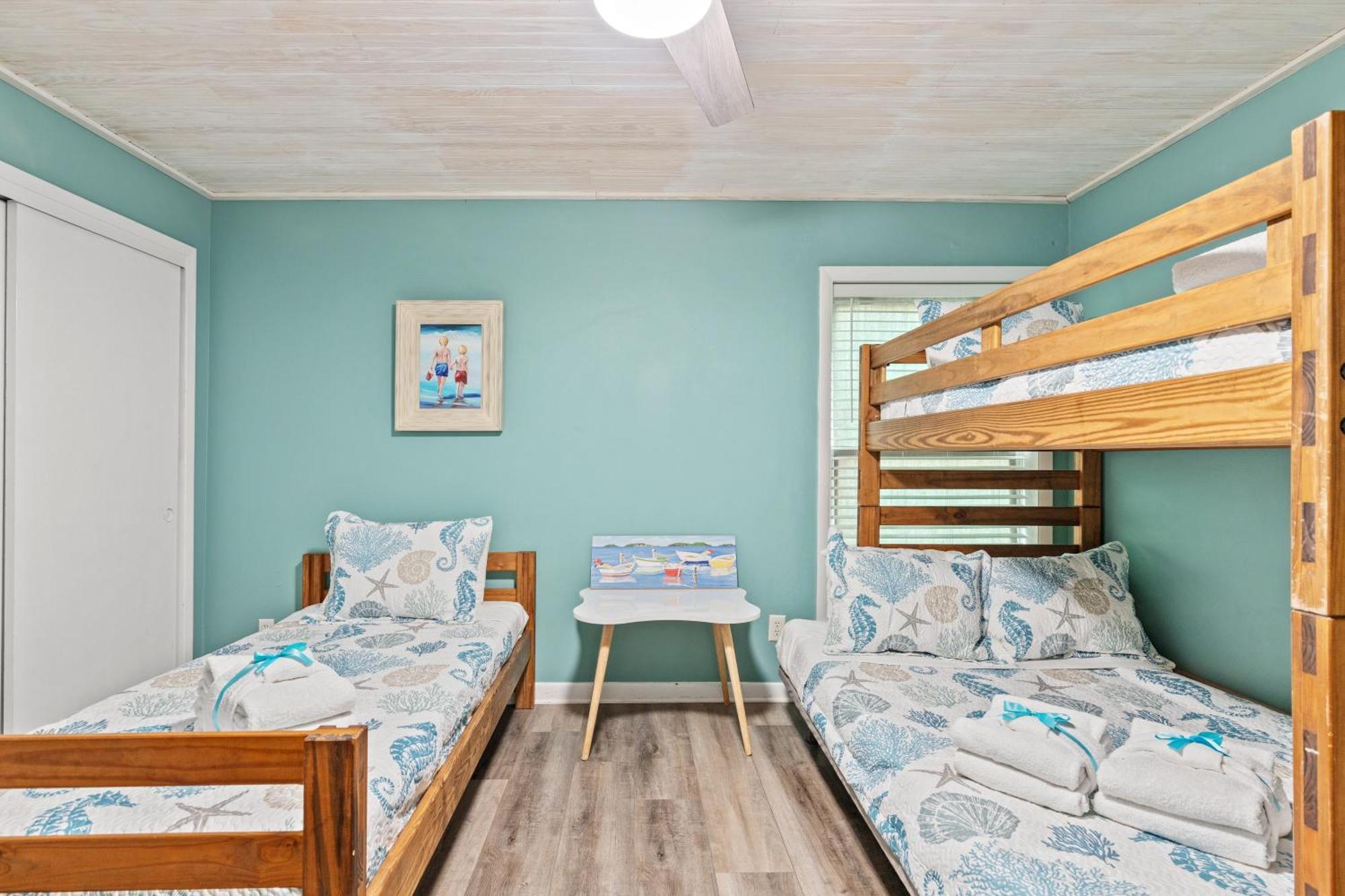 Put Some Vitamin Sea In Your Vacation! Gulf Front Town - Quiet West End Holiday home *