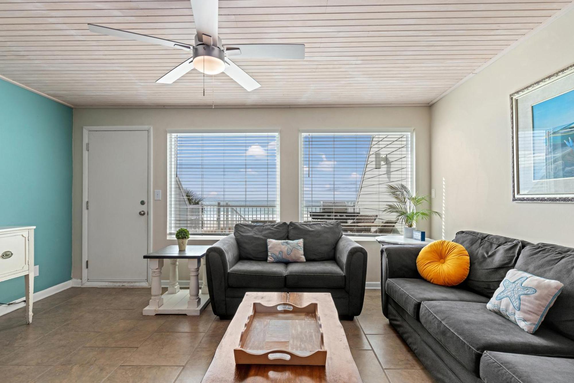 Holiday home Put Some Vitamin Sea In Your Vacation! Gulf Front Town - Quiet West End *