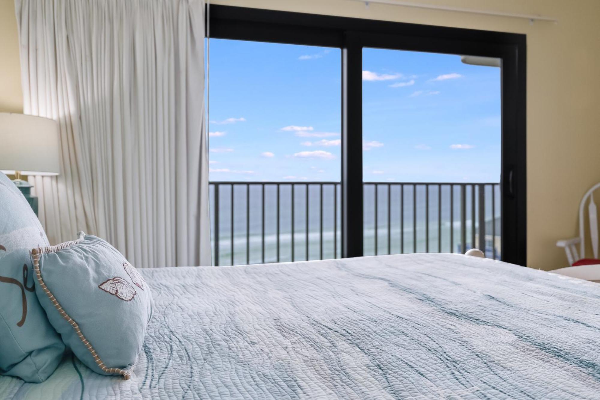 Apartment Commodore 605 3 Bedroom 3 Ba With 2 Beachfront Masters *