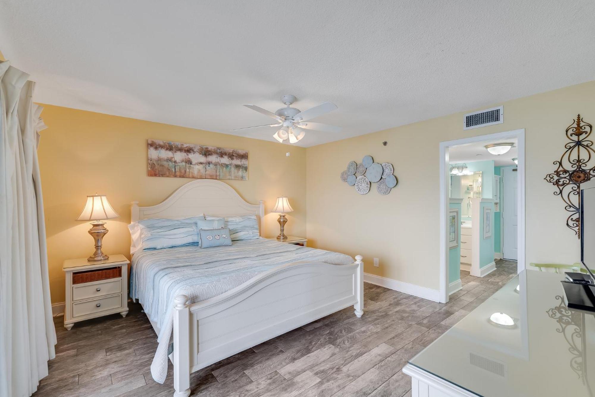 Commodore 605 3 Bedroom 3 Ba With 2 Beachfront Masters