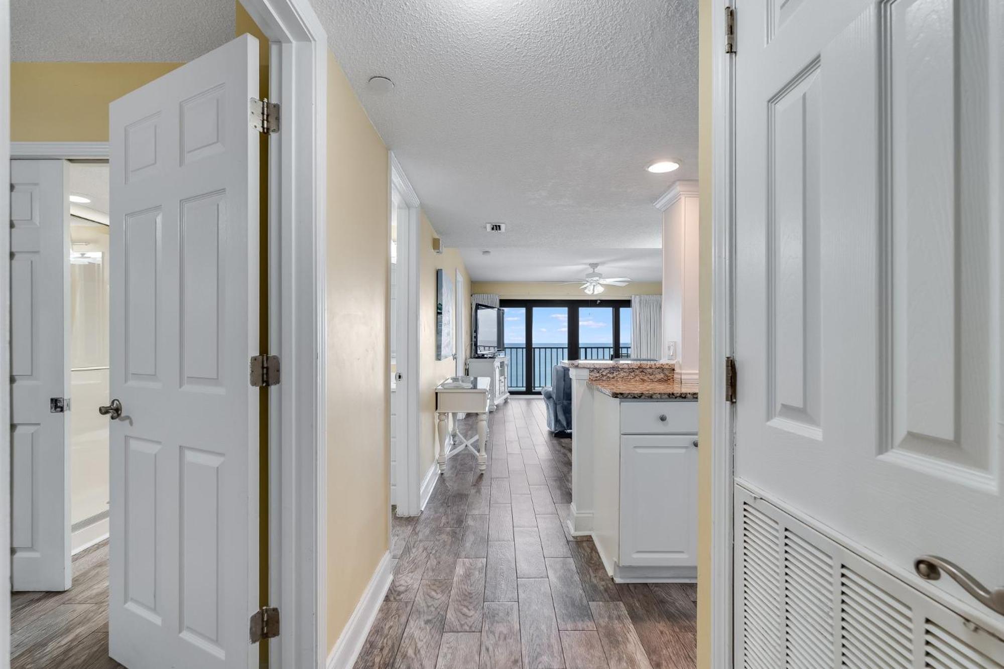 Commodore 605 3 Bedroom 3 Ba With 2 Beachfront Masters Apartment *