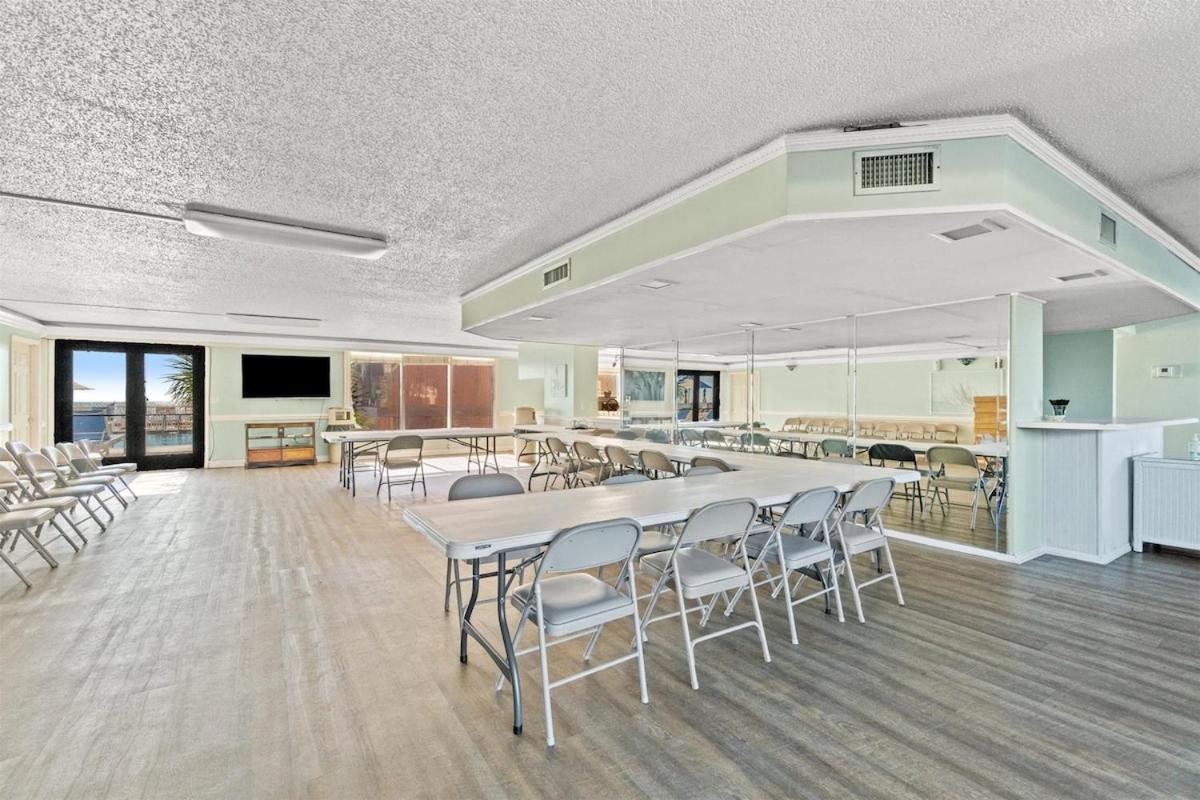 Regency Towers 207 - Sleeps 8 -east-gulf Overview *