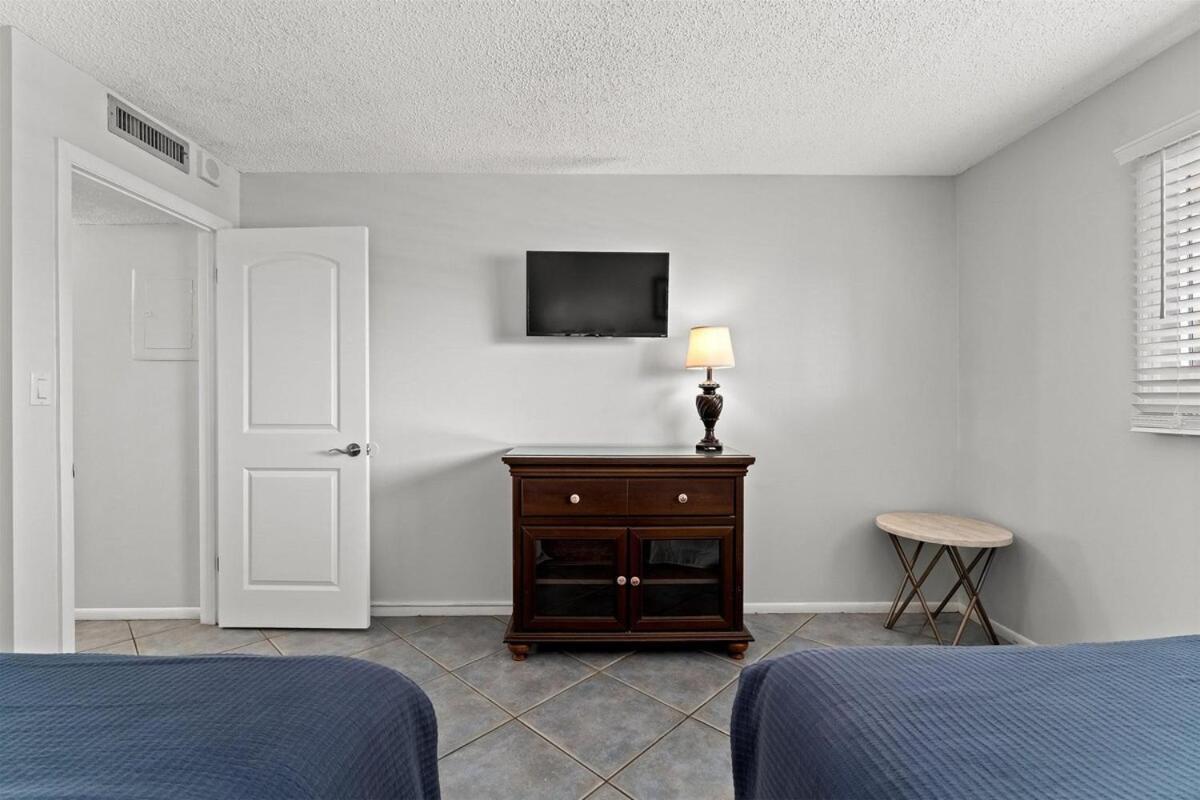 Regency Towers 207 - Sleeps 8 -east-gulf Overview Apartment *
