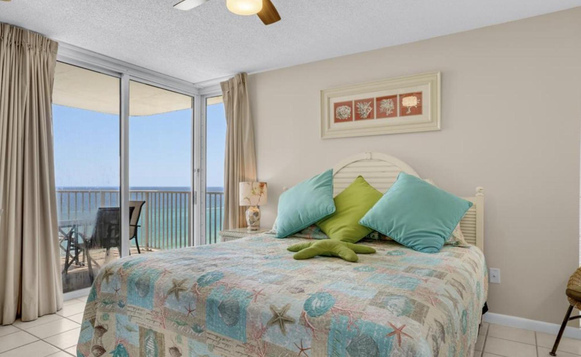 Coastal Hideaway: Cozy Beachfront - Sleeps 4 With Stunning Views! *