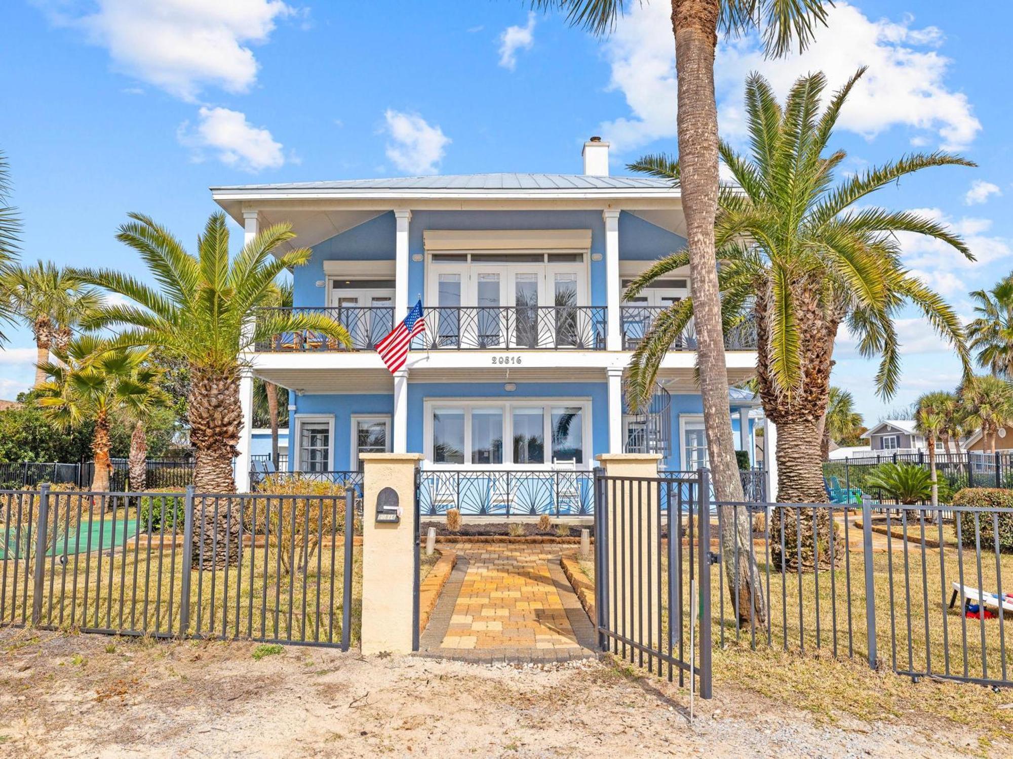 Private Paradise On Front Rd *