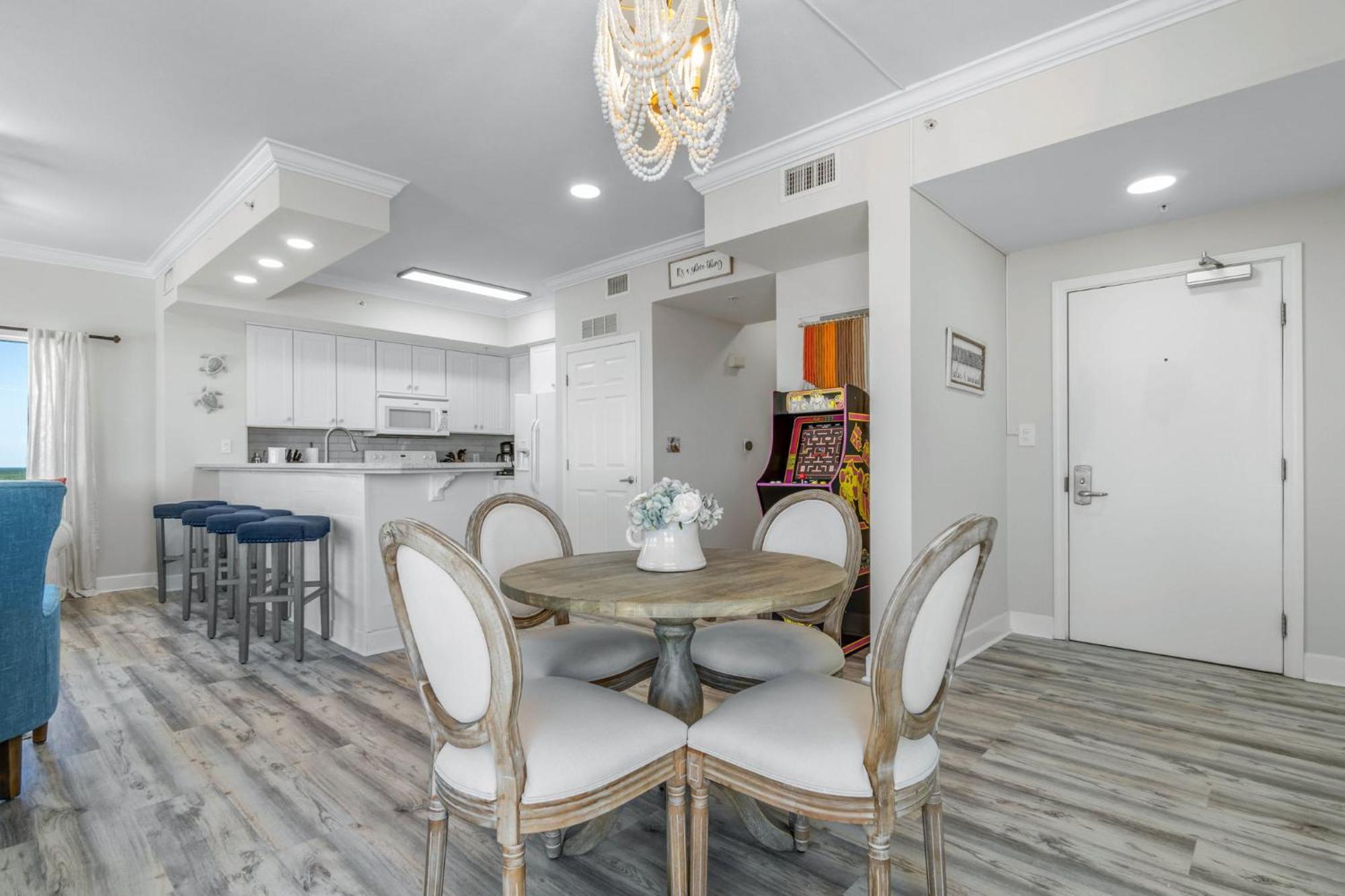 1200 Tidewater Apartment *